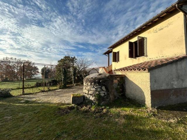 Casa indipendente in vendita a Baschi TR