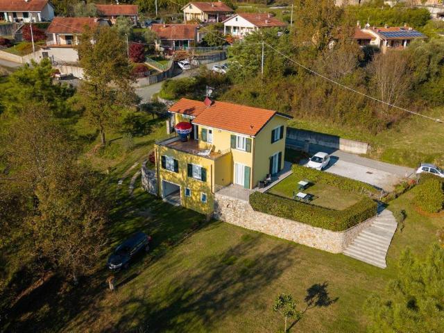 Villa in vendita a Beverino SP