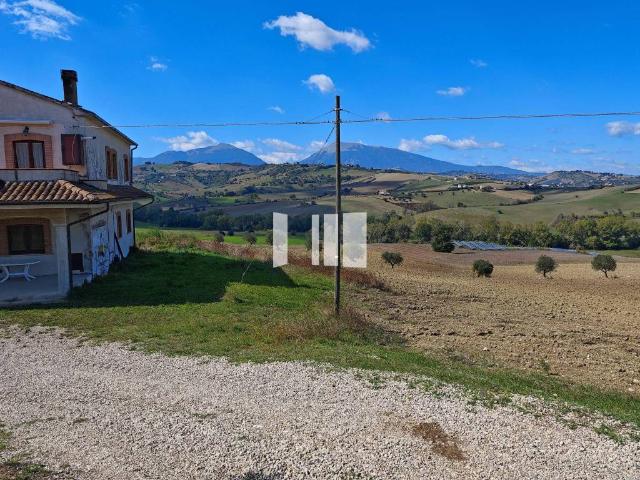 Villa in vendita a Bellante TE