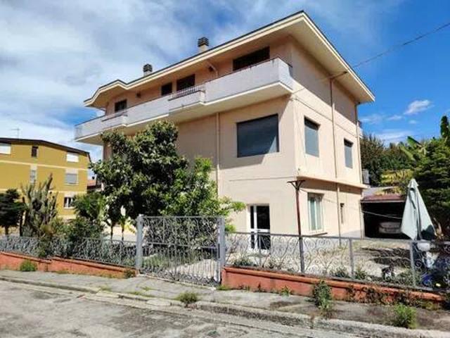 Villa in vendita a Bellante TE