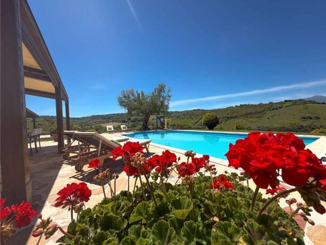 Villa in vendita a Bellante TE