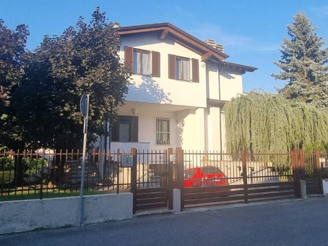 Villa in vendita a Bellinzago Lombardo MI