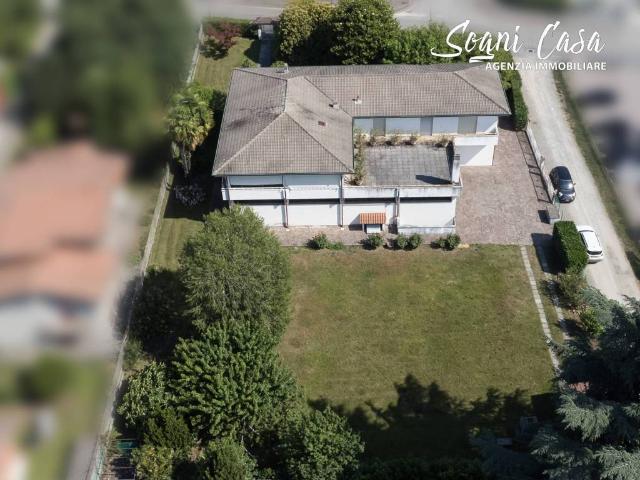 Villa in vendita a Bellinzago Novarese NO