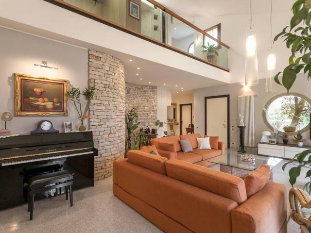 Villa in vendita a Bernareggio MB