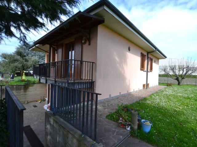Villa in vendita a Bernareggio MB