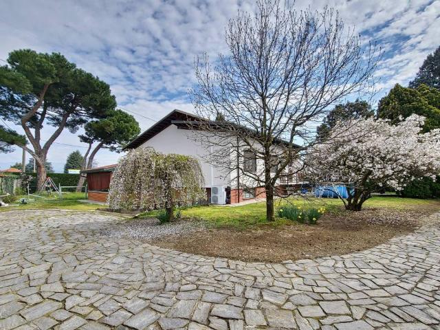 Villa in vendita a Bernareggio MB