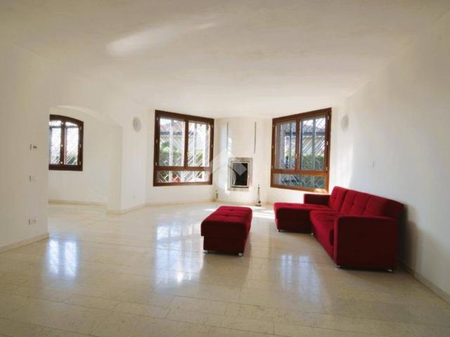 Villa in vendita a Bernareggio MB
