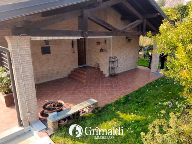 Villa in vendita a Besana in Brianza