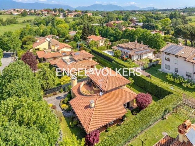 Villa in vendita a Besana in Brianza MB