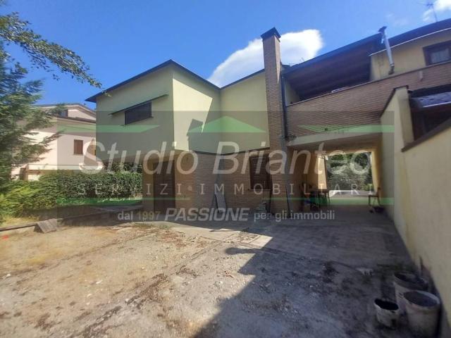 Villa in vendita a Besana in Brianza MB