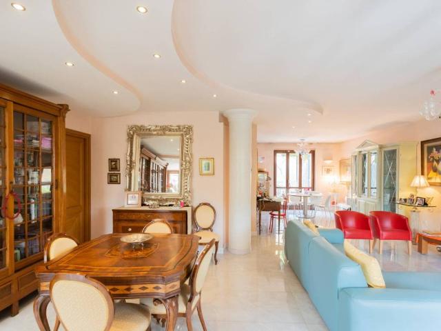 Villa in vendita a Besana in Brianza MB