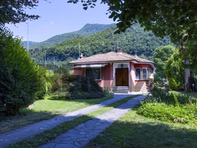 Villa in vendita a Besano VA