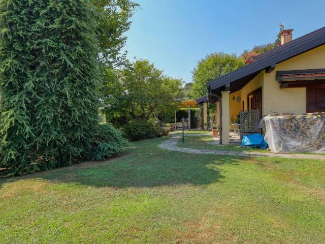 Villa in vendita a Besano VA