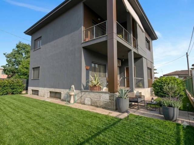 Villa in vendita a Besate MI