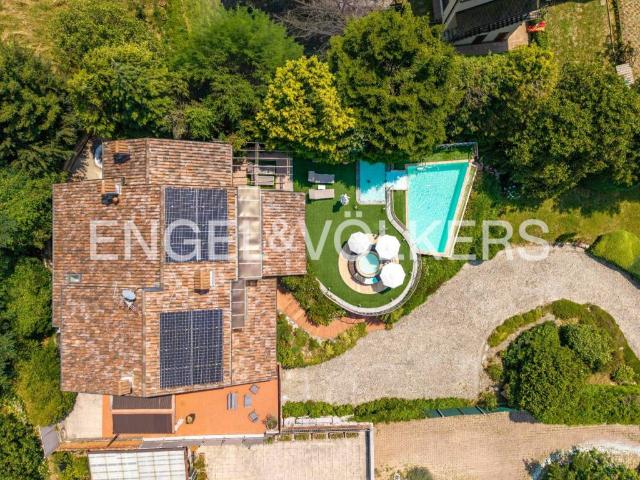Villa in vendita a Besozzo VA