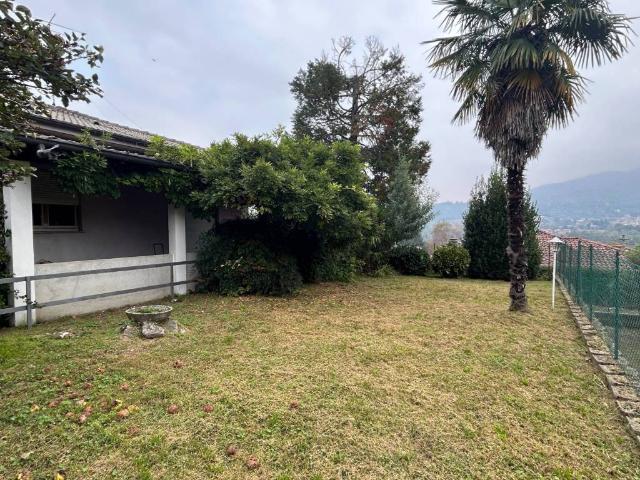 Villa in vendita a Besozzo VA