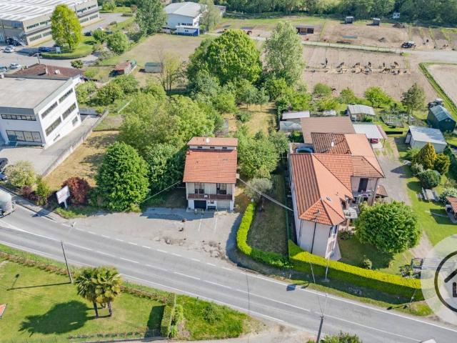 Villa in vendita a Besozzo VA