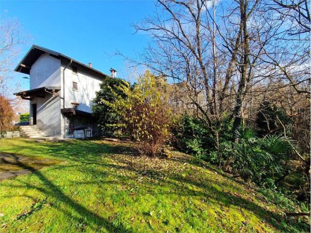 Villa in vendita a Besozzo VA