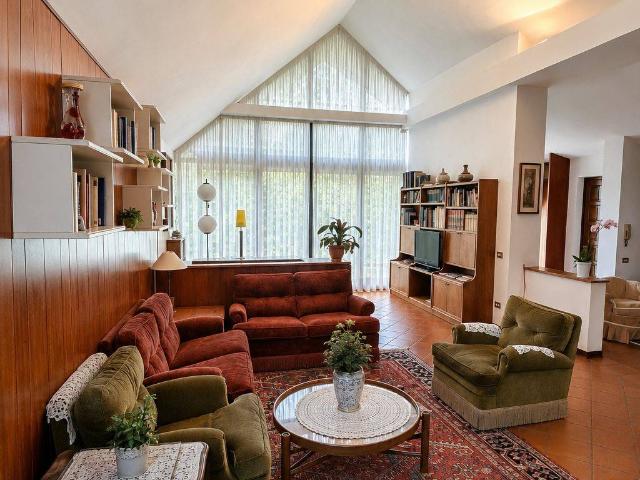 Villa in vendita a Besozzo VA
