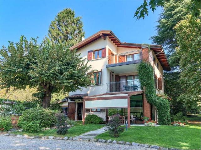 Villa in vendita a Besozzo VA