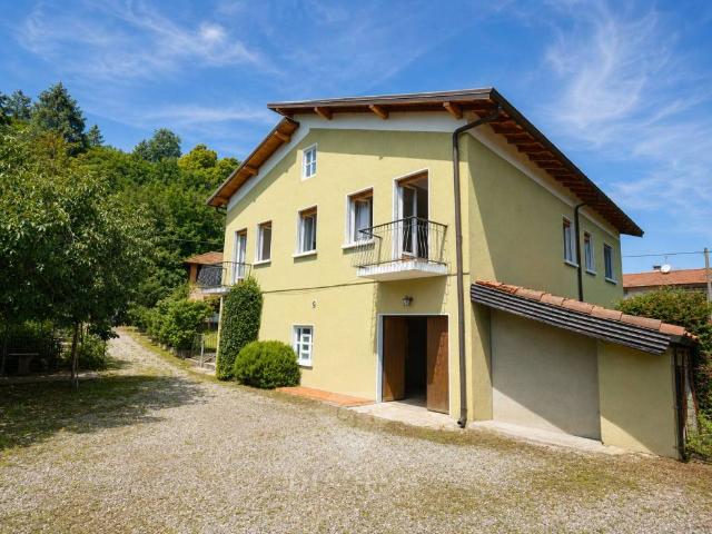 Villa in vendita a Besozzo VA
