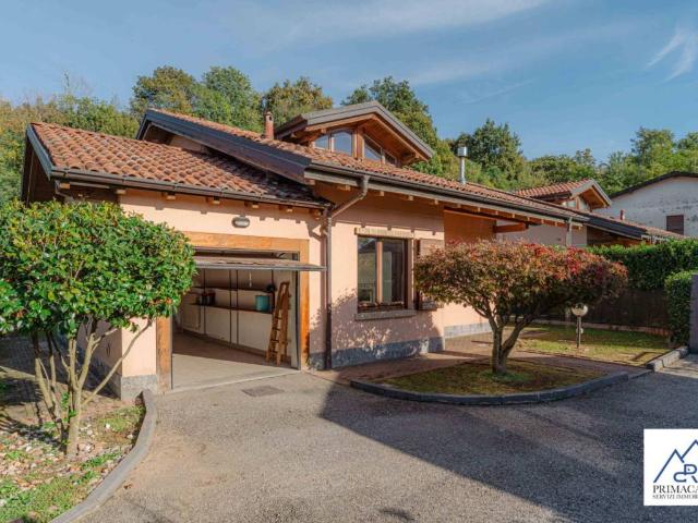 Villa in vendita a Besozzo VA