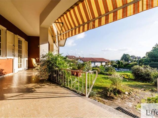 Villa in vendita a Besozzo VA