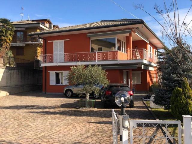 Villa in vendita a Besozzo VA