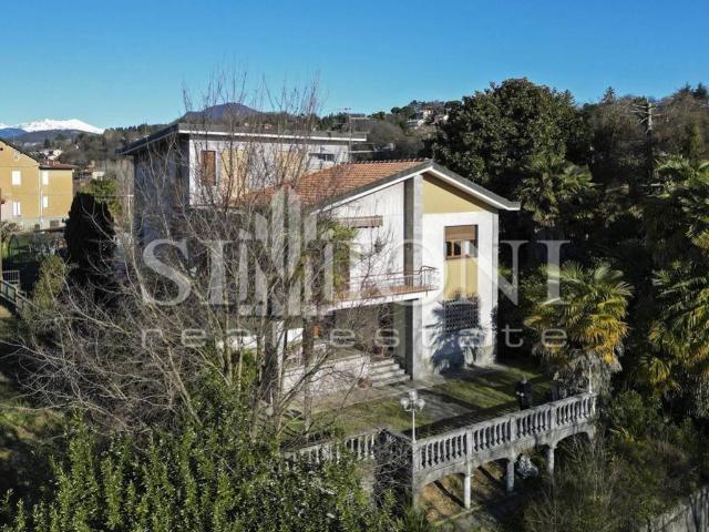Villa in vendita a Besozzo VA