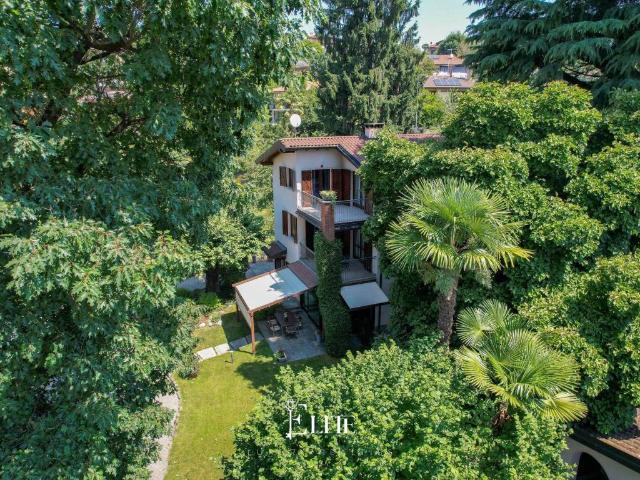 Villa in vendita a Besozzo VA