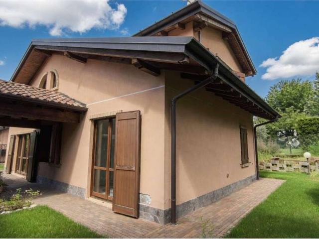 Villa in vendita a Besozzo VA