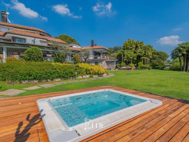 Villa in vendita a Besozzo VA