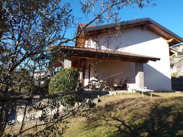 Villa in vendita a Besozzo VA