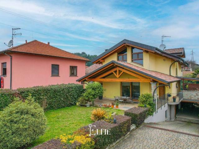 Villa in vendita a Besozzo VA