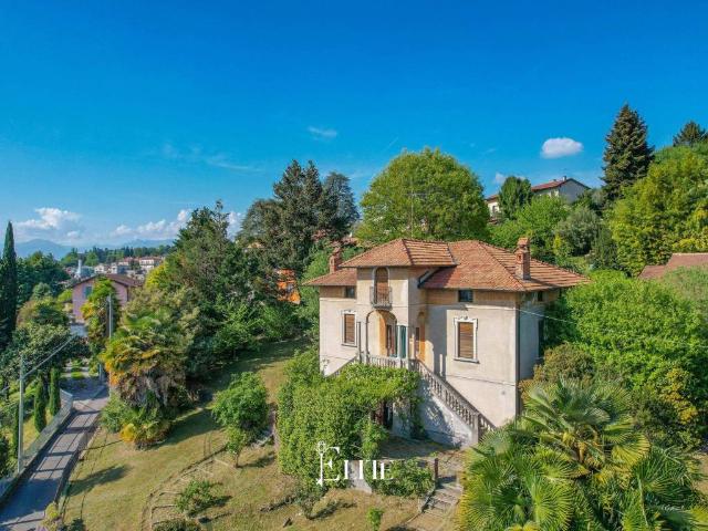 Villa in vendita a Besozzo VA