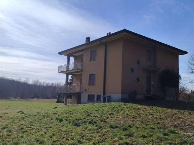 Villa in vendita a Besozzo VA