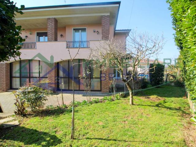 Villa in vendita a Besnate VA