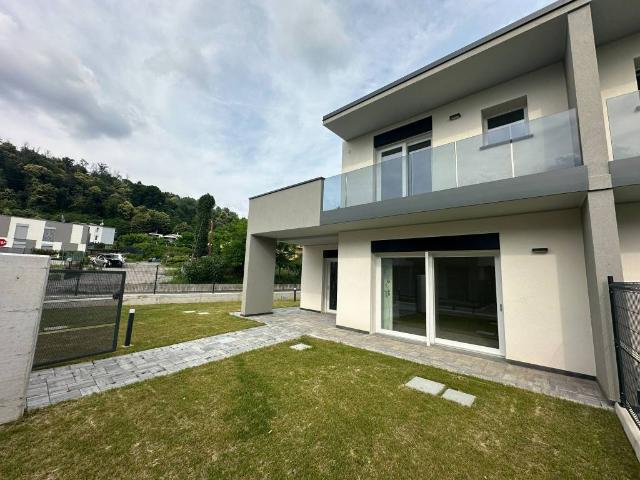 Villa in vendita a Bizzarone CO