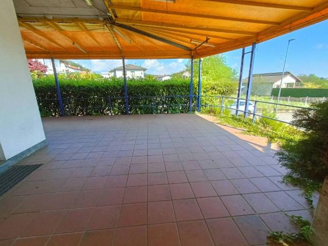 Villa in vendita a Bizzarone CO
