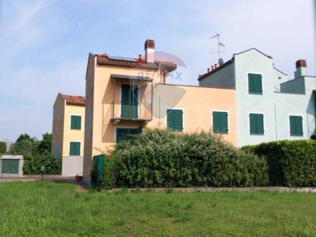 Villa in vendita a Biandrate NO