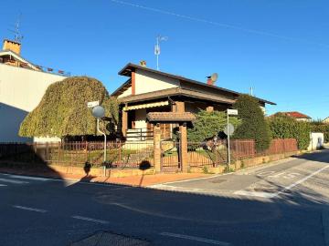 Villa in vendita a Biandrate NO