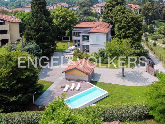 Villa in vendita a Biandronno VA
