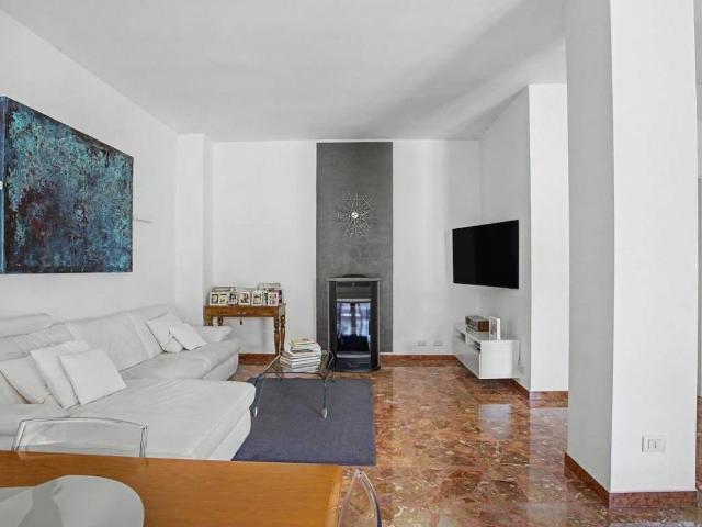 Villa in vendita a Biandronno VA