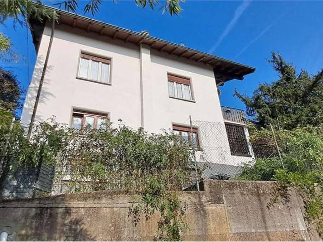Villa in vendita a Biandronno VA