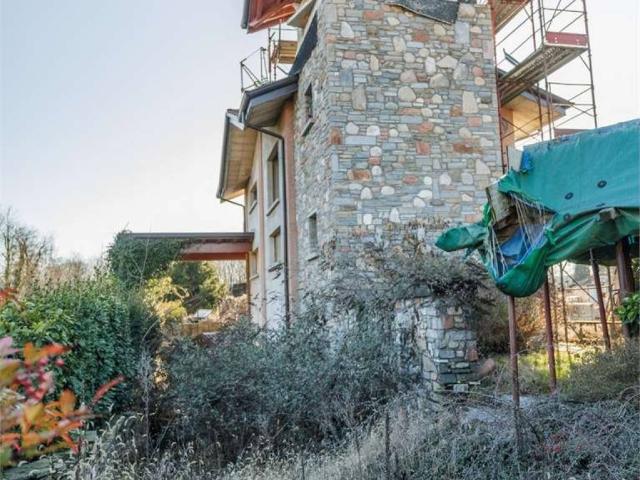 Villa in vendita a Biandronno VA