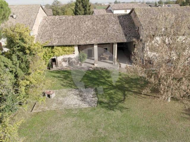 Villa in vendita a Bibbiano RE