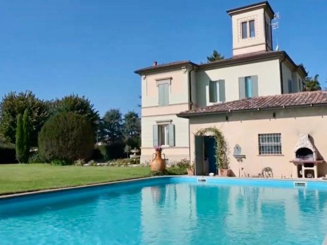 Villa in vendita a Bibbiano RE