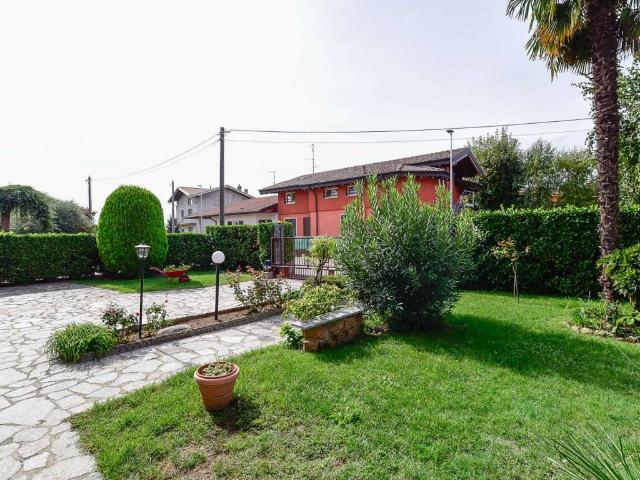 Villa in vendita a Binago CO