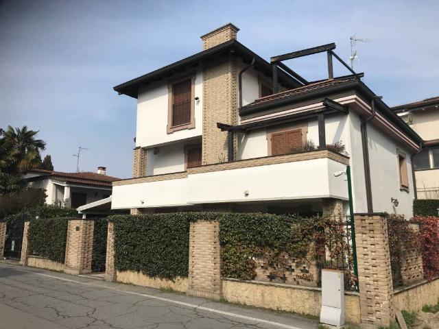 Villa in vendita a Binasco MI