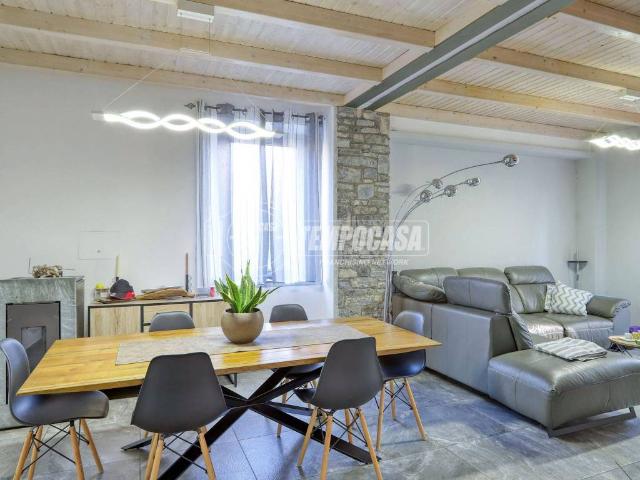 Villa in vendita a Bisuschio VA